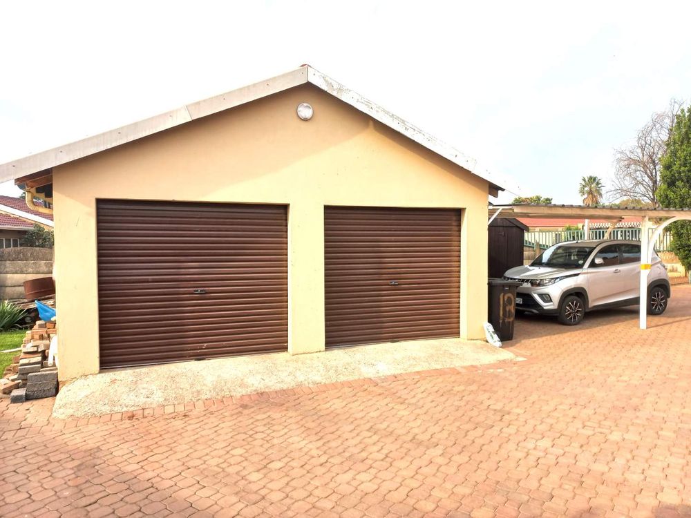 Double garage+ carport