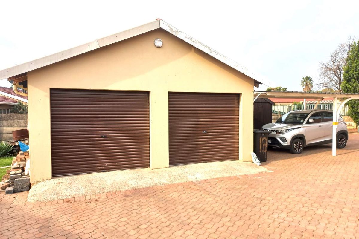 Spacious 3 bedroom home+ spacious 2 bed flat!  Solar Electricity always a great Help! - Photo 2