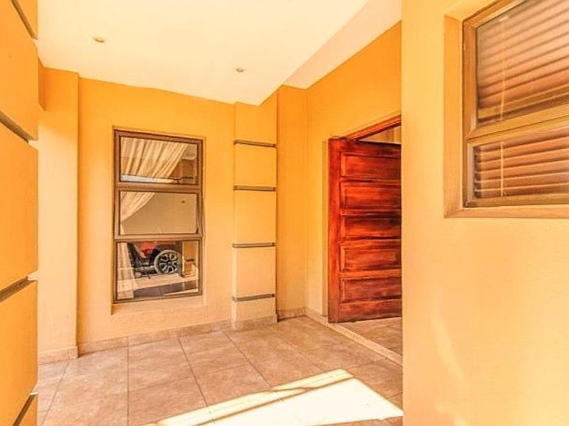 Luxury Family Living in Prestigious Khyalami AH, Midrand Welcome to this exceptional 4-bedroom home nestled in the highly sought-after and secure Khyalami AH - Photo 8