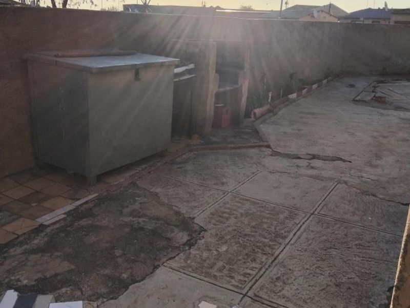 CORNER HOUSE IN VOSLOORUS - Photo 6
