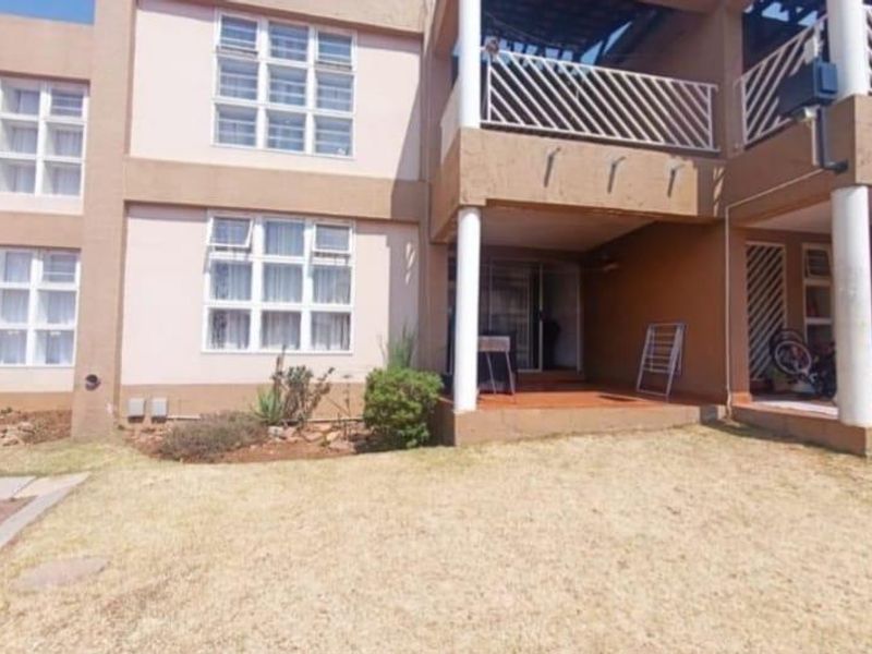 2 Bedroom Townhouse for Sale in Mondeor Johannesburg South - Photo 2