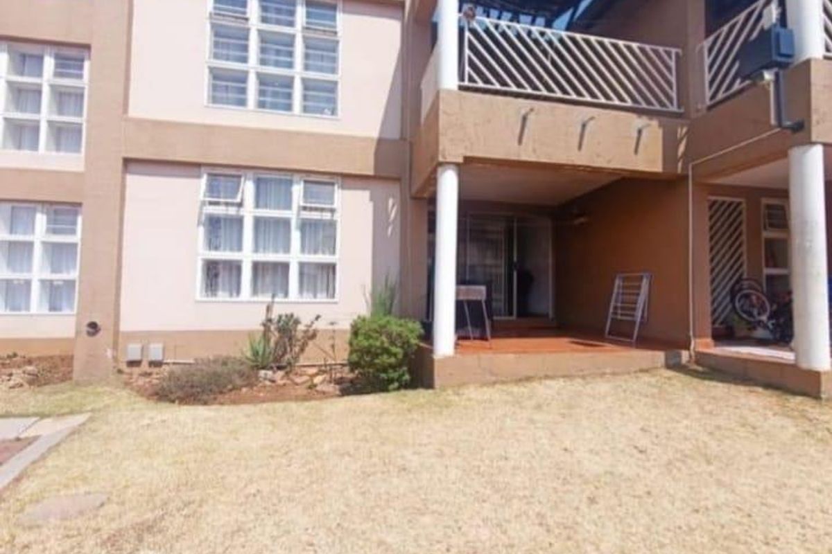 2 Bedroom Townhouse for Sale in Mondeor Johannesburg South - Photo 2