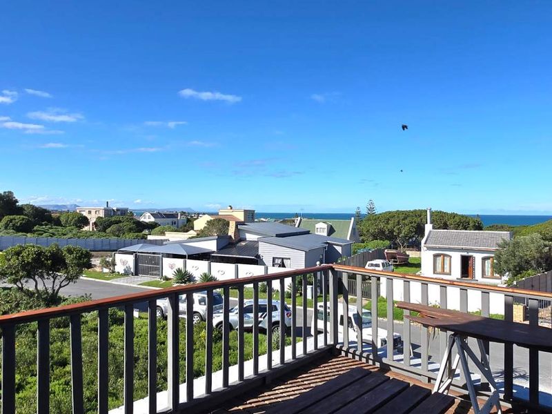 Versatile Coastal Home with Income Potential in Kleinbaai - Photo 4