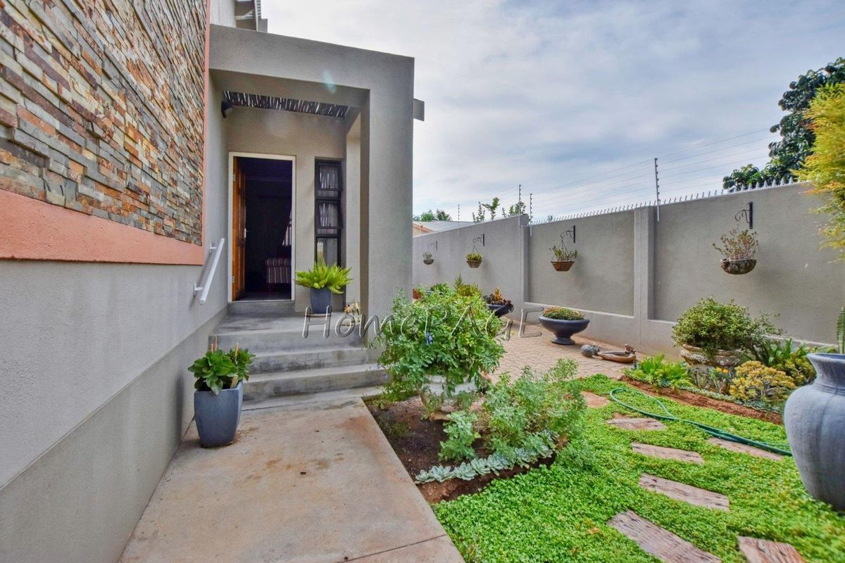 Otjiwarongo, Ext 5, BEAUTIFUL Townhouse is for Sale - Photo 4