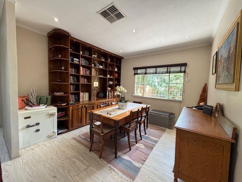 3 or 4 bedroom FAMILY HOME Selling! - Photo 2