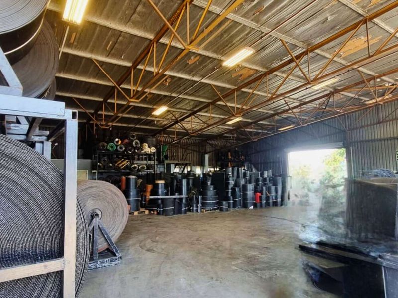 Combined light-industrial offering ±594 m2 (Multiple Units). Multiple roller shutters, yard circulation, high N2 visibility. Avail. Mar–Apr 2026 - Photo 6