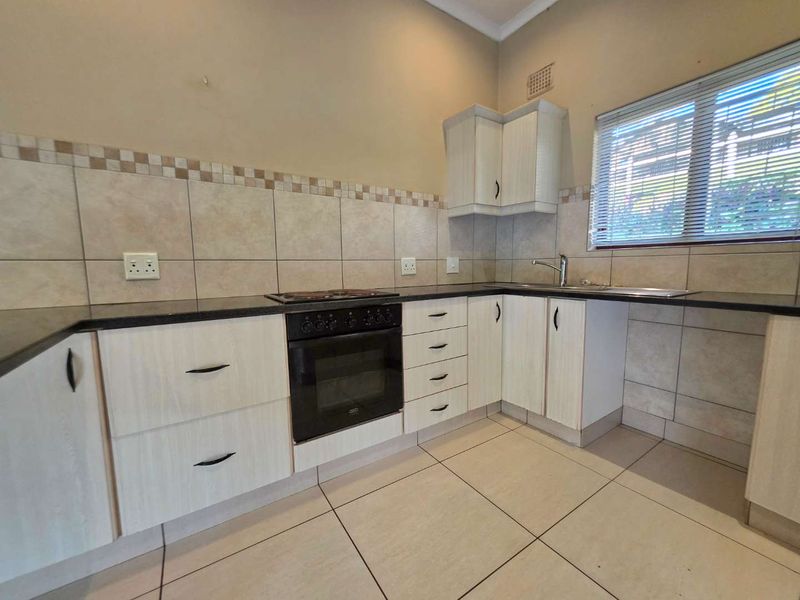 Affordable 2 Bedroom Townhouse for Sale in Everwood Estate, Waterfall – Pet-Friendly with Garden & Garage - Photo 7