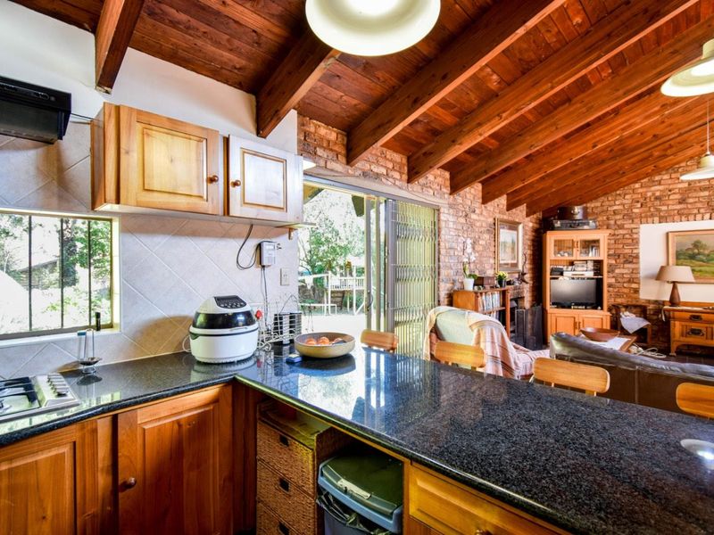 MUCH-LOVED FAMILY HOME IN OLD FAERIE GLEN - Photo 7