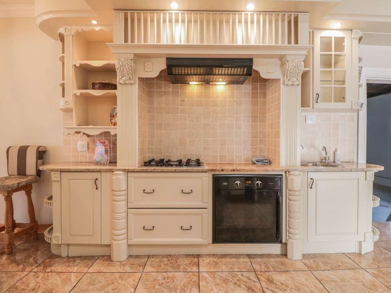 Prime location close to amenities - Photo 9