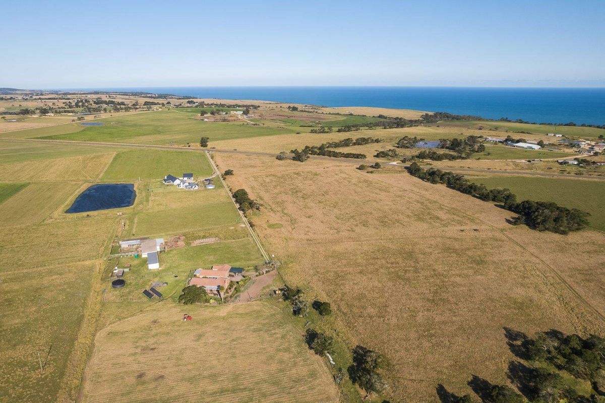 SMALLHOLDING FOR SALE: OFF-GRID OASIS IN THE WESTERN CAPE - Photo 3