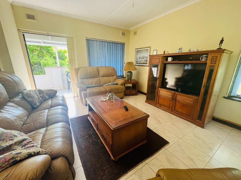 Hendra - Family home on large plot in Parkhill - Photo 4