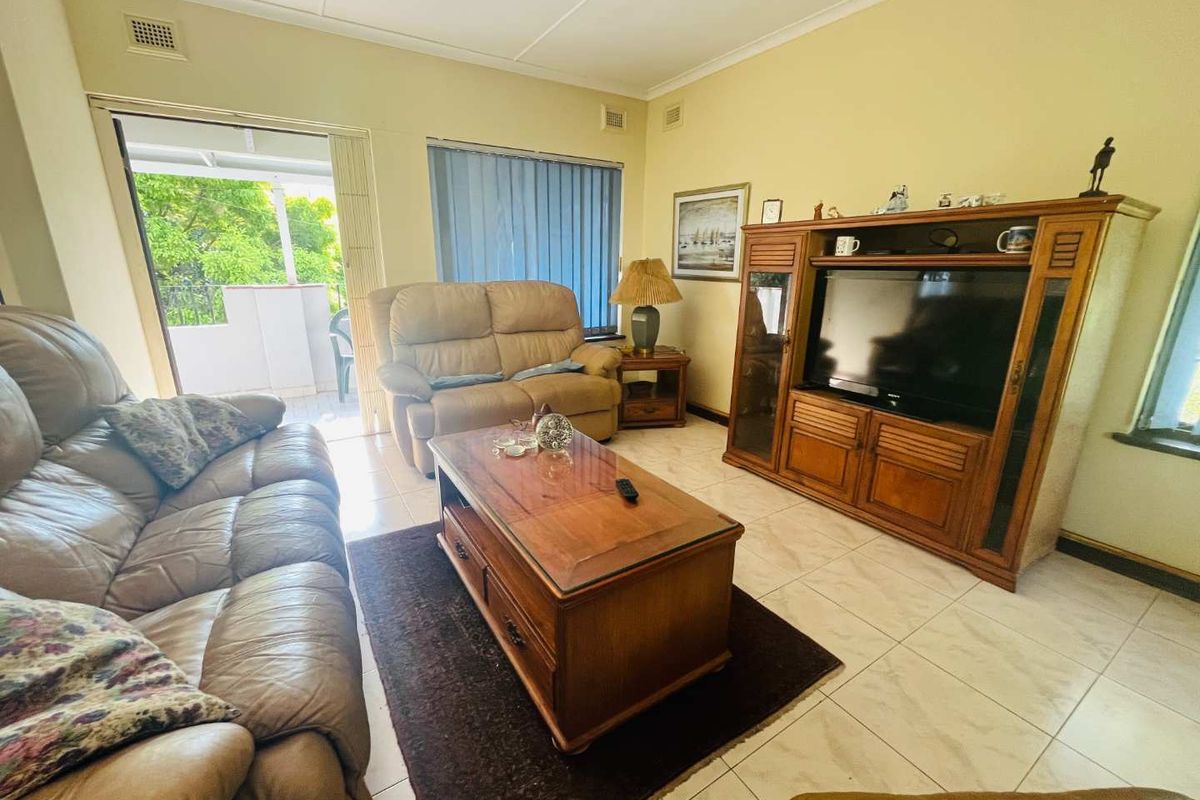 Hendra - Family home on large plot in Parkhill - Photo 4