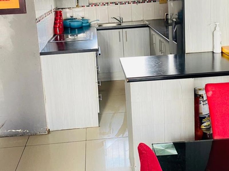 Stunning 2 Bedroom Property for Sale in Old Crossroads - Photo 8