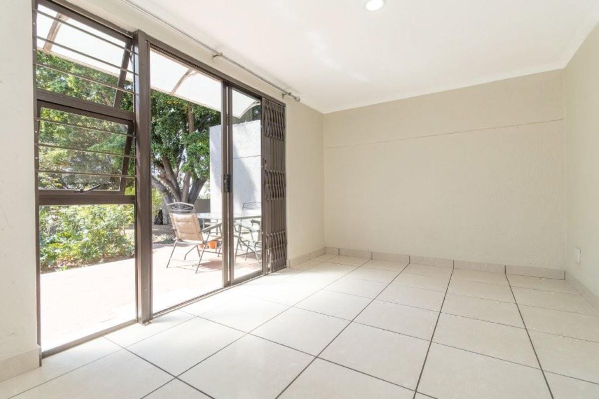 Charming garden cottage in a convenient location - Photo 3