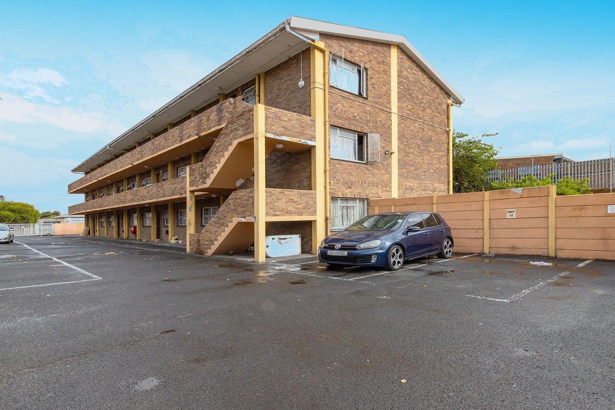 Spacious 2-bedroom apartment in the heart of Parow Valley, - Photo 2