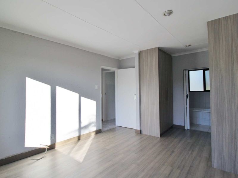 Sunny and spacious - Photo 7