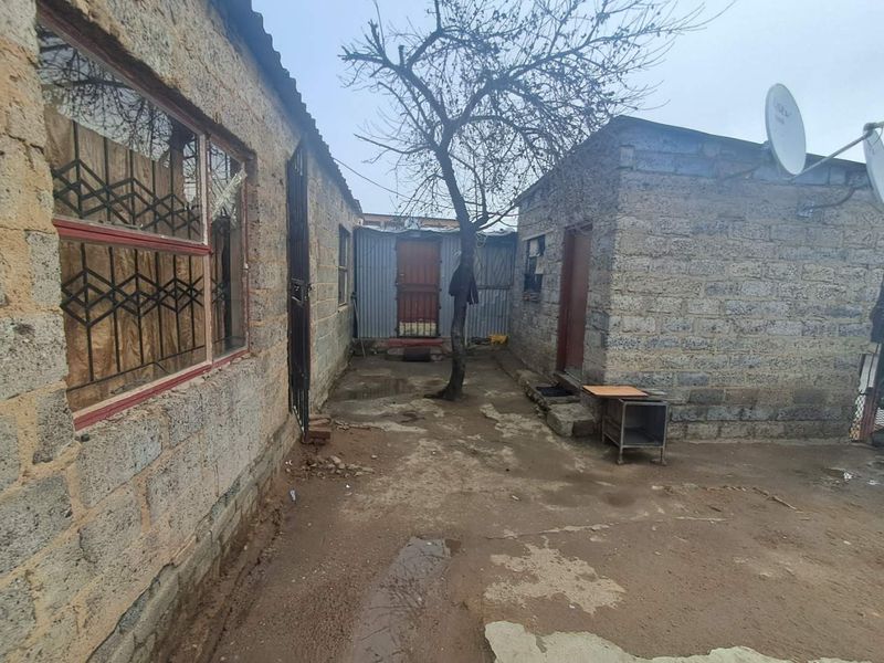 House In Ehlanzeni Tembisa - Photo 3