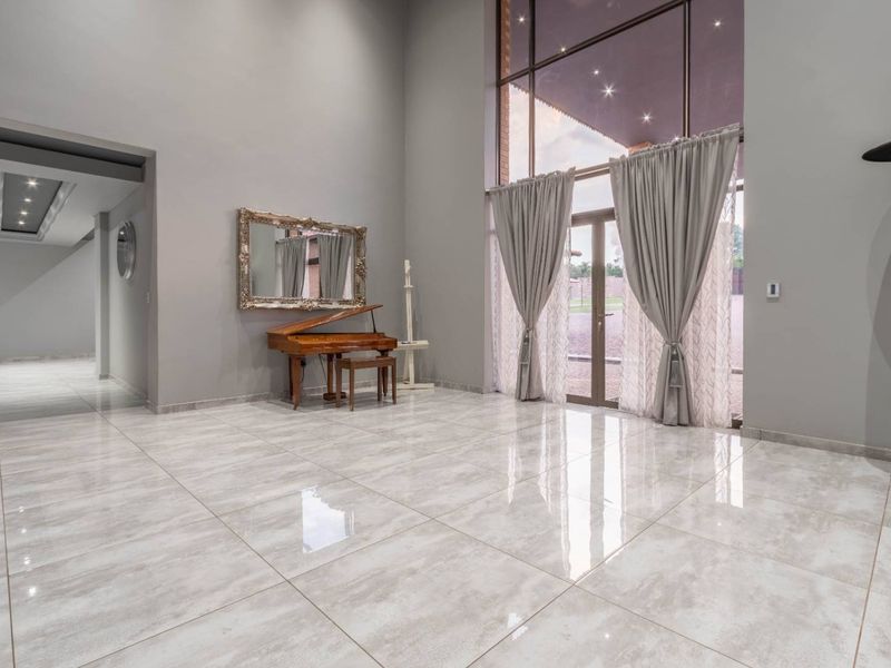 Residence for Sale with Spectacular Wetland Views!!! - Photo 8