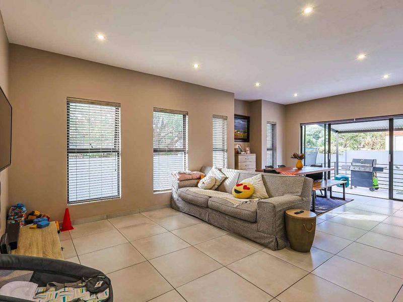 Modern, Solar-Powered 3 Bedroom Home in Sought-After Estate - Photo 8