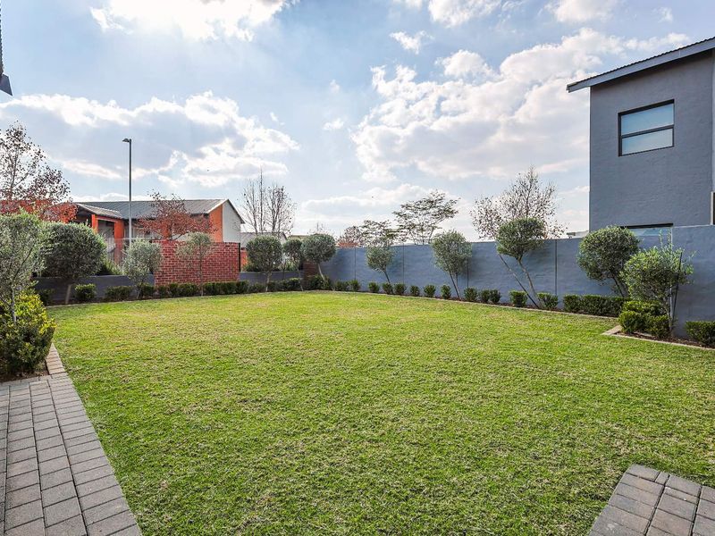 Luxury Living in the Heart of Six Fountains Estate - Photo 10