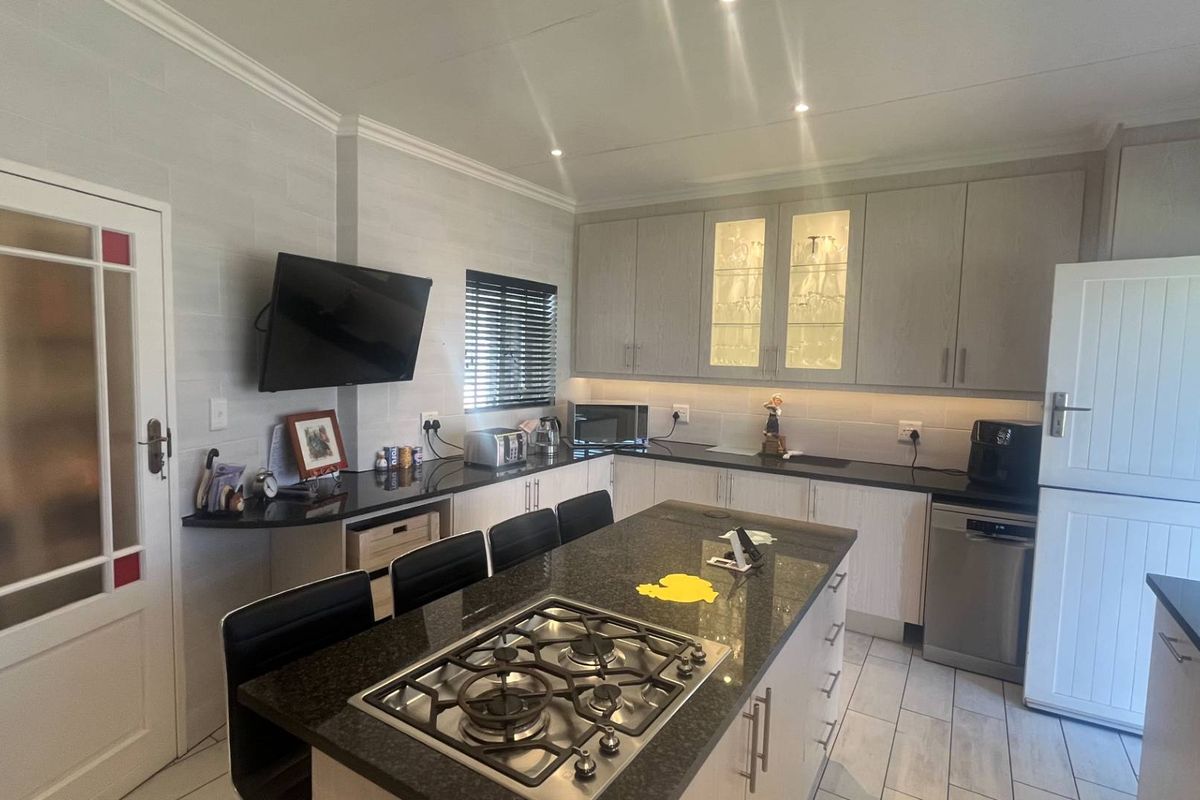 Beautiful family home in Brackendowns - Photo 4