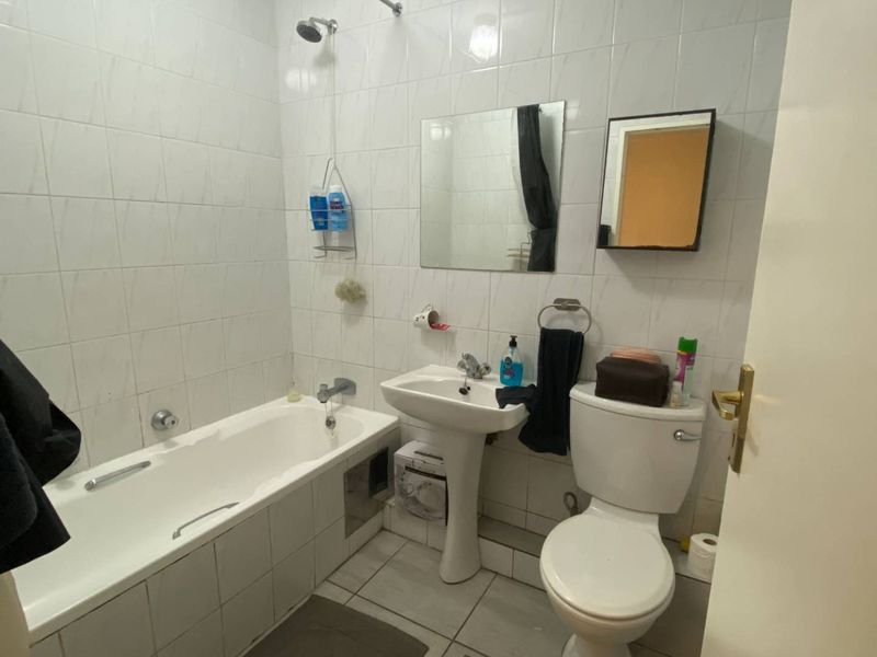 1 Bedroom Apartment / Flat for Sale in Waterkloof Ridge. - Photo 6