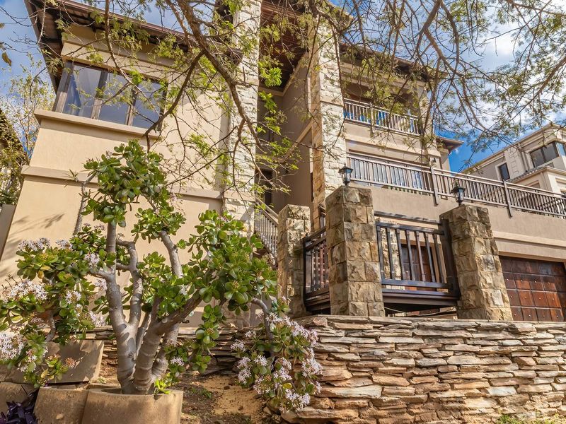 Expansive Luxury Living with Breathtaking Elevated Views - Photo 3