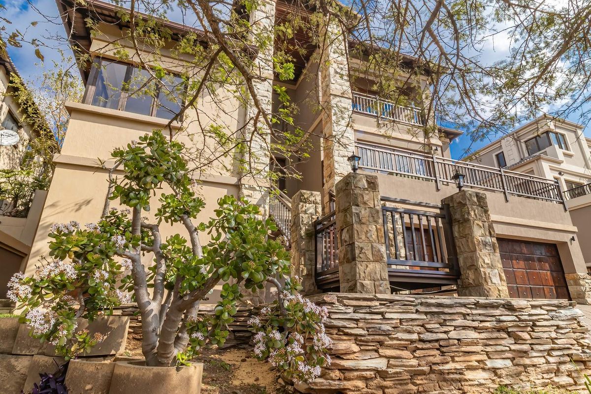 Expansive Luxury Living with Breathtaking Elevated Views - Photo 3