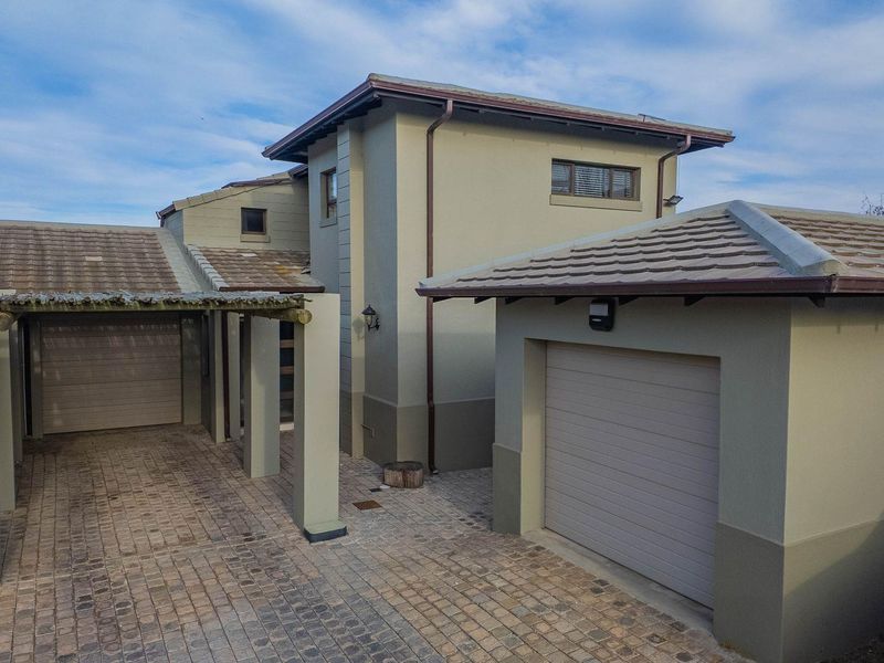 4 Bedroom Family Home in Estate - Photo 8