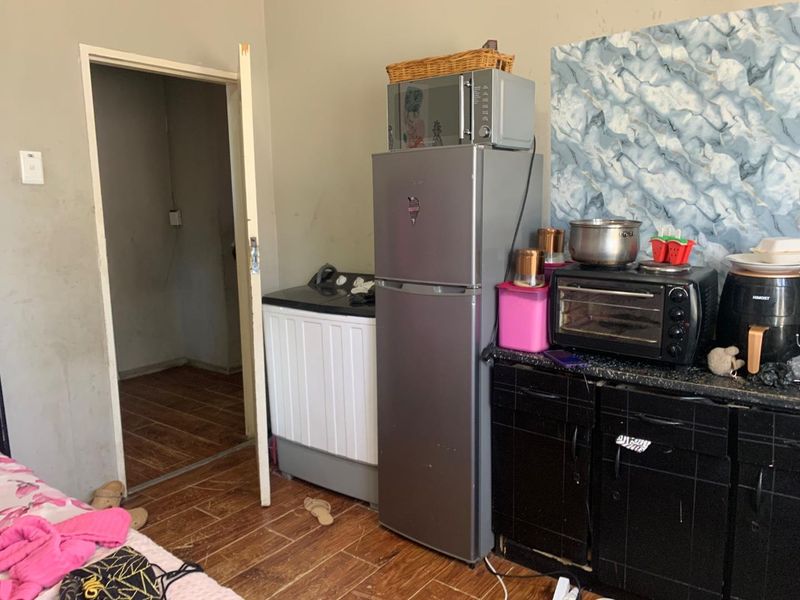 **Prime Investment Opportunity: Fully-Let Property with Strong Rental Income** - Photo 5