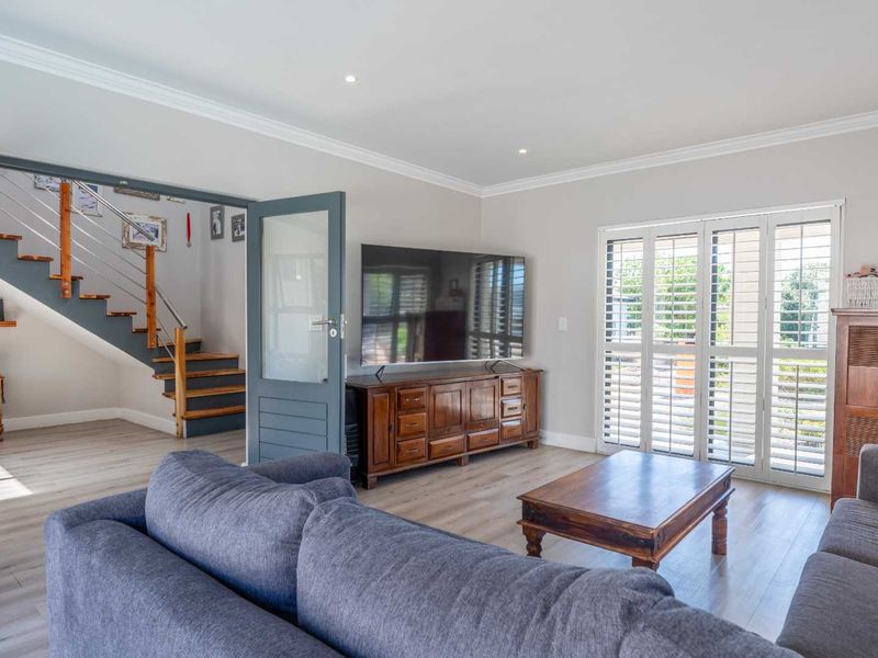 Perfectly Proportioned for a Luxury Lifestyle - Photo 3