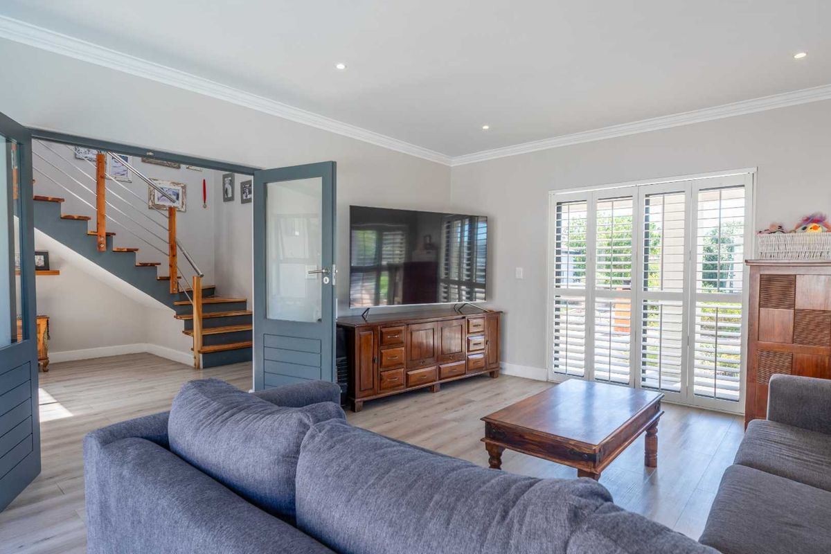 Perfectly Proportioned for a Luxury Lifestyle - Photo 3