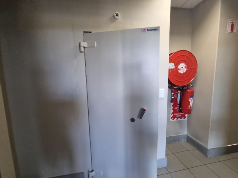 Versatile Industrial Building with corporate identity - Photo 7