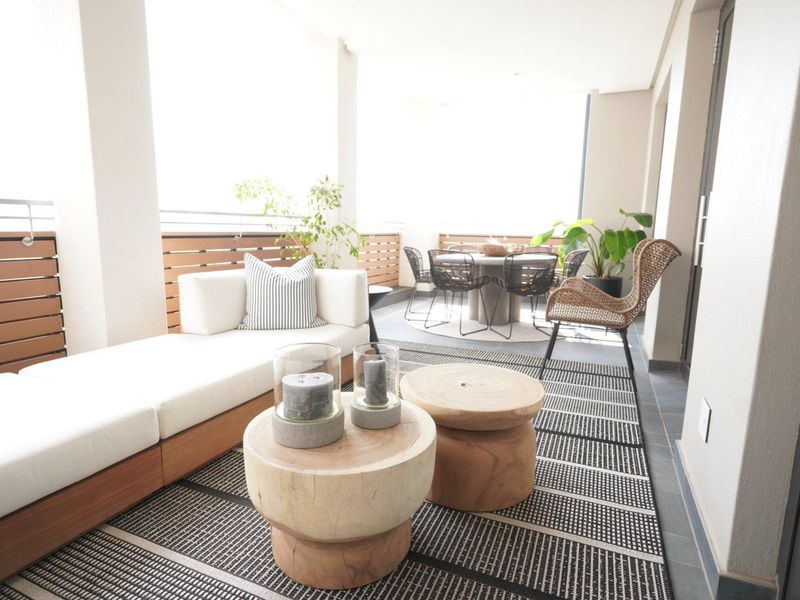 Stunning 4-Bedroom Apartment in City Center, Steyn City - Photo 2