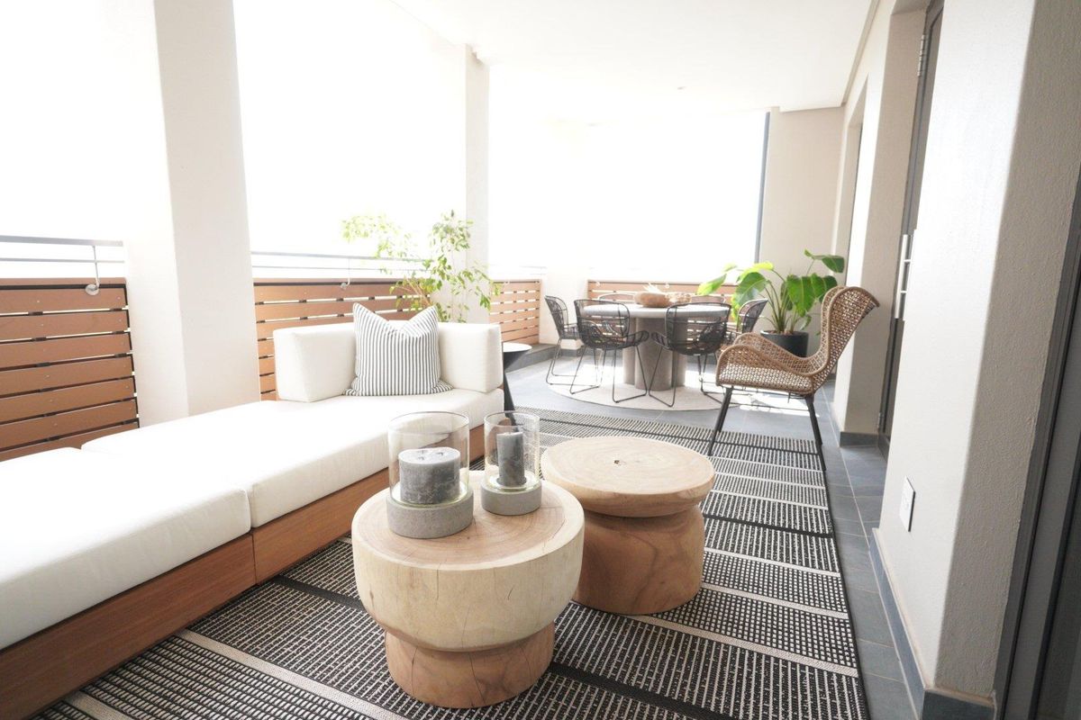 Stunning 4-Bedroom Apartment in City Center, Steyn City - Photo 2