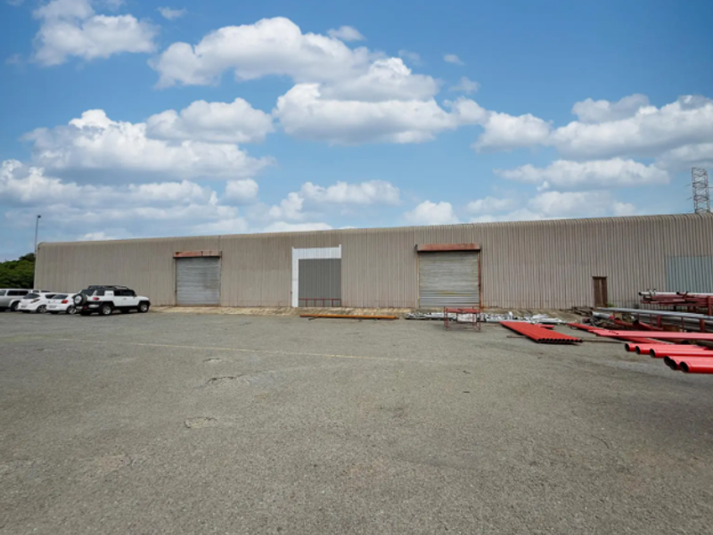 High-Volume Steel Structure Warehouse To Let – R60/m2 - Photo 2