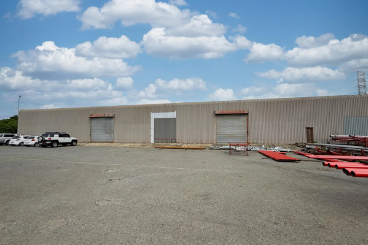 High-Volume Steel Structure Warehouse To Let – R60/m2 - Photo 2