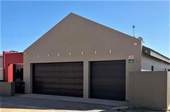 Property #2517010, House For Sale in Henties Bay Central