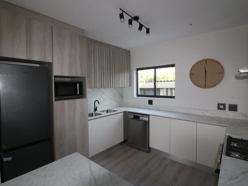 Stunning Newly Renovated Beachfront Oasis With Breathtaking Sea Views! - Photo 10