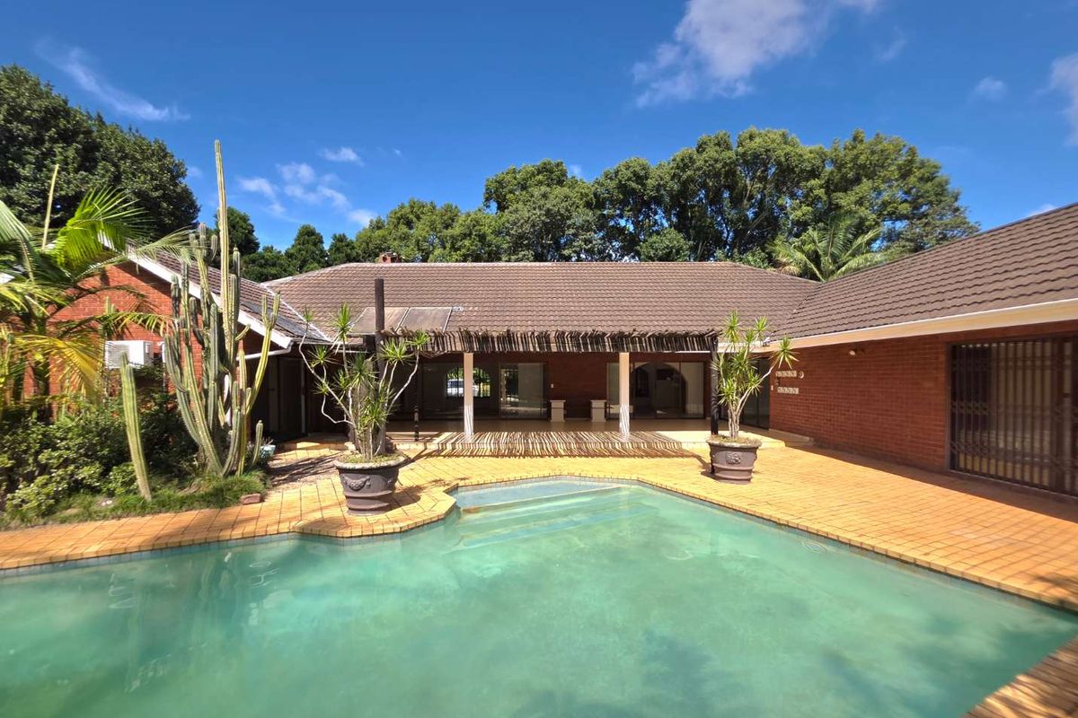 Prime Position Property + 2 Flatlets = Exceptional Value - Photo 3