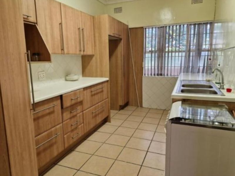Renovated 3 Bedroom Apartment For Sale - Photo 3
