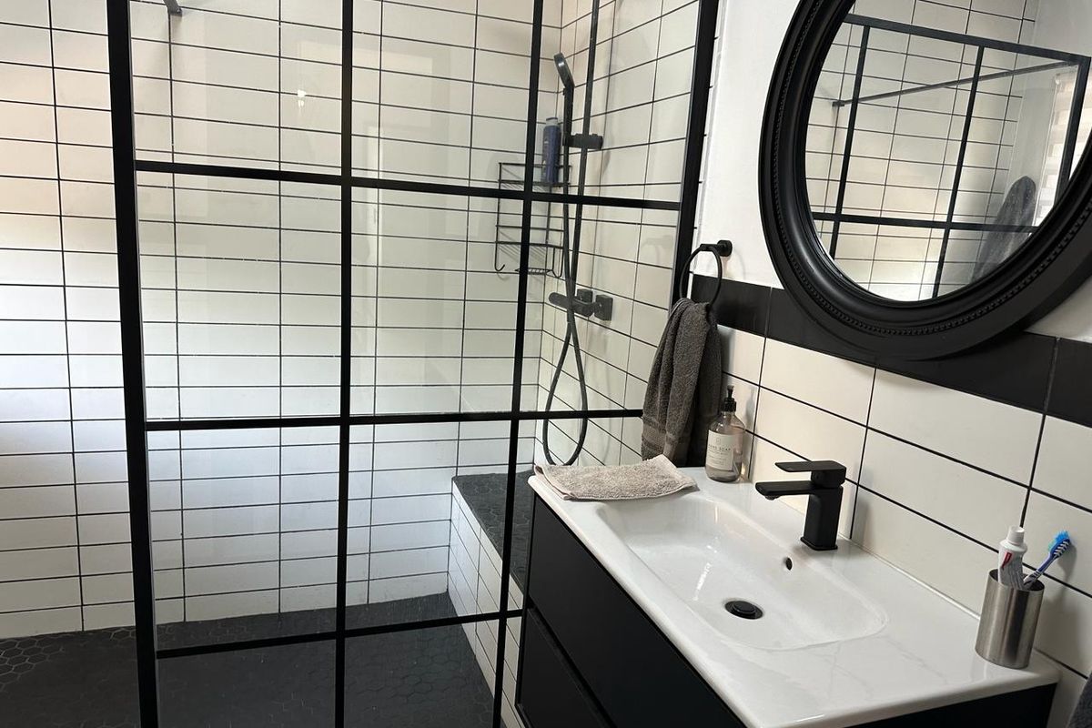 STUNNING NEWLY RENOVATED APARTMENT CORNER UNIT - Photo 3