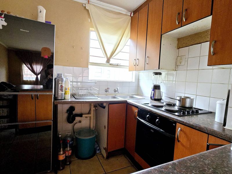 Renovator’s Dream – Endless Potential! - Photo 4