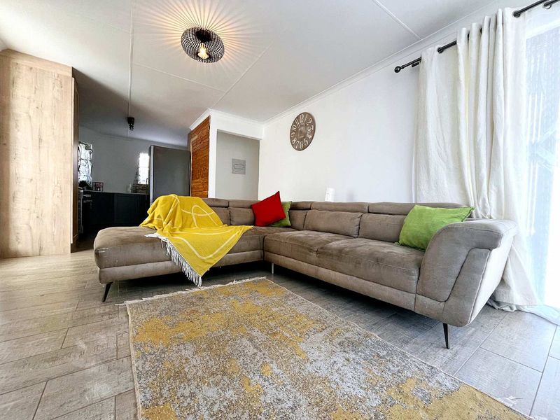 Spacious 3-Bedroom Home in Faerie Glen Prime Location - Photo 8