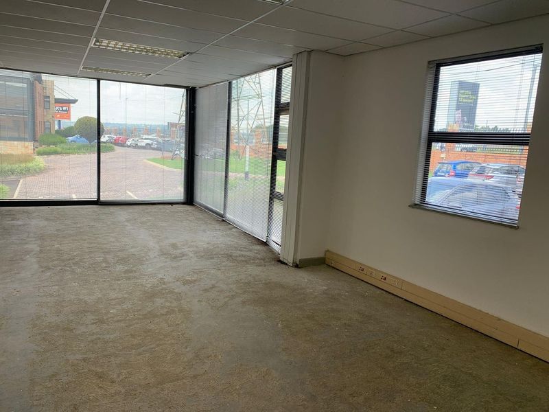 472m2 Paulshof Office To Let - Photo 6
