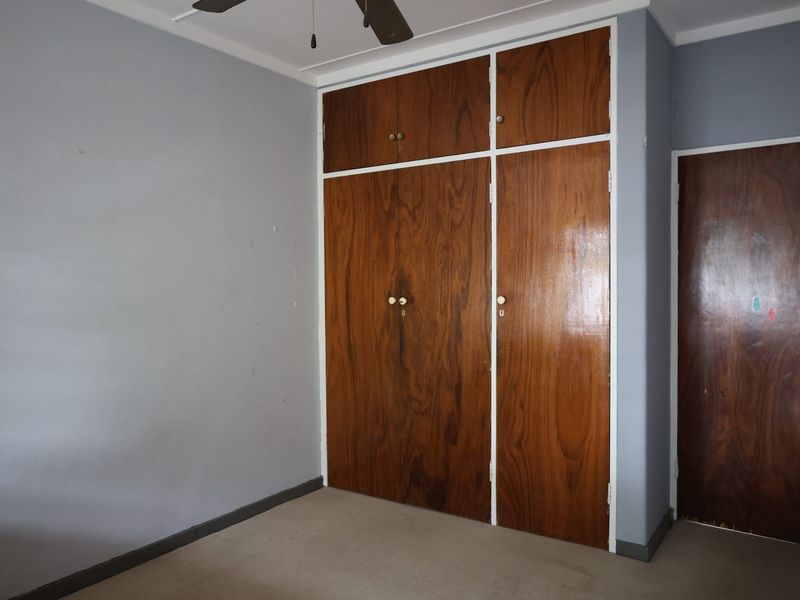 2.5-Bedroom Top-Floor Flat - Photo 10