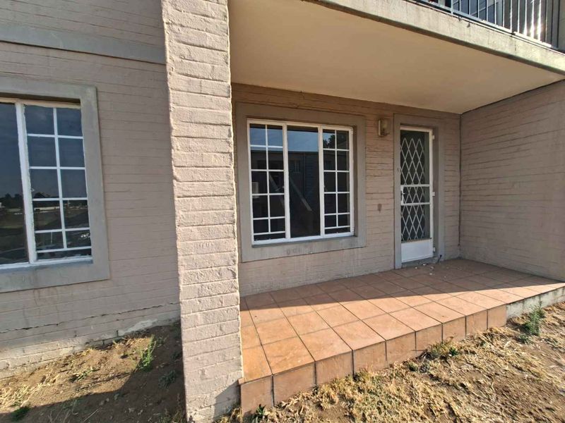 2 Bedroom Groundfloor Apartment ideal for first timer buyer or investor - Photo 7