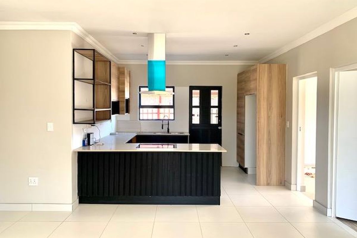 MODERN FAMILY HOUSE IN THABA NCHU - Photo 3