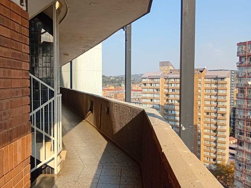 Modern 1-Bed Apartment with Study/Extra Room – Sunnyside. - Photo 2