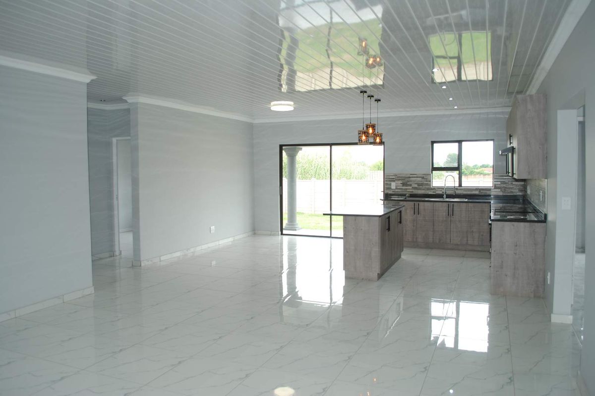 Modern Lovely newly Built home in the center of Riversdal - Photo 3